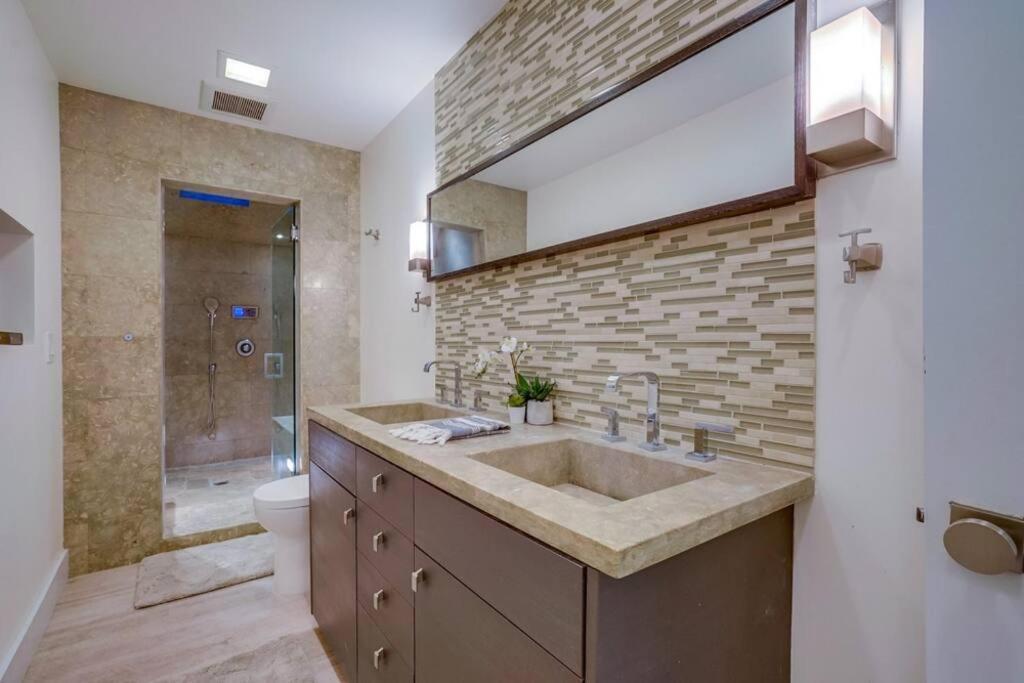 Ferienhaus Hollywood Hills Retreat: Private Gym & Steam *
