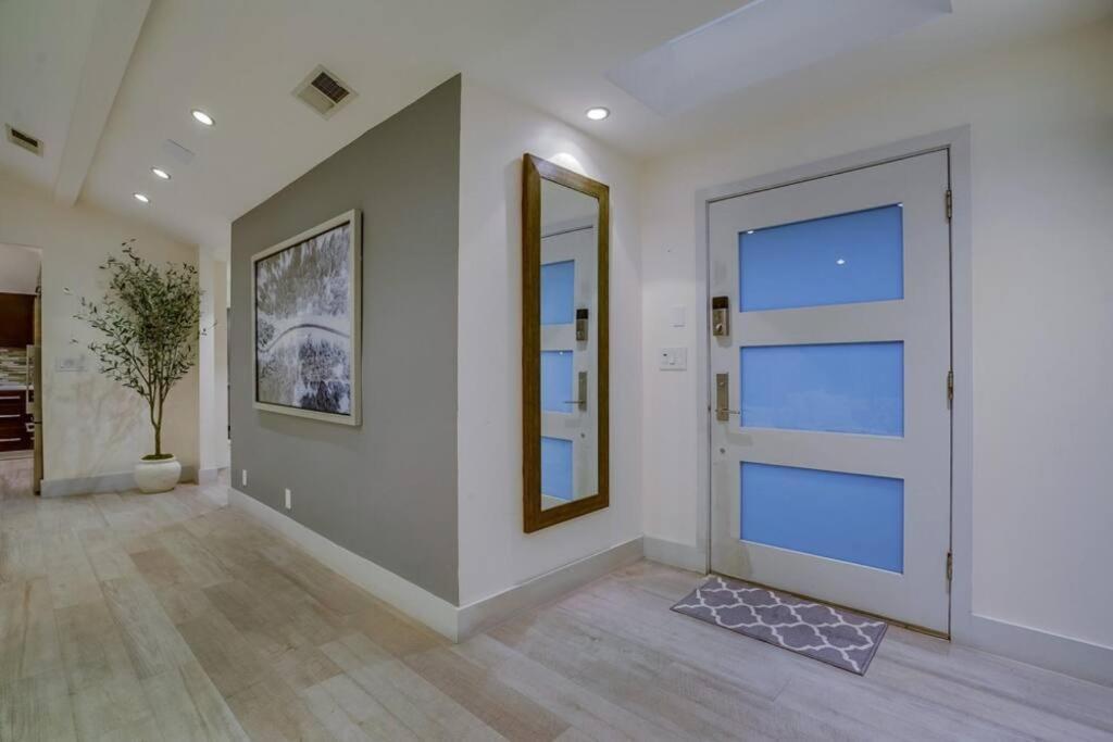 Hollywood Hills Retreat: Private Gym & Steam