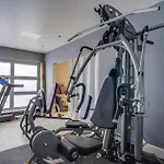 Hollywood Hills Retreat: Private Gym & Steam Room