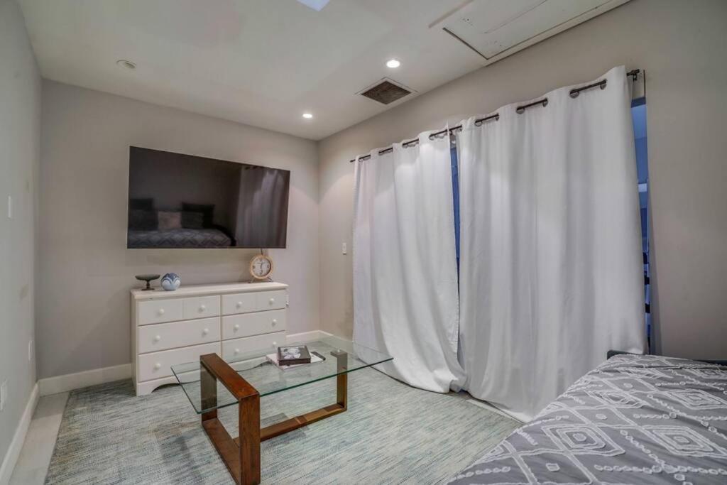 Hollywood Hills Retreat: Private Gym & Steam *