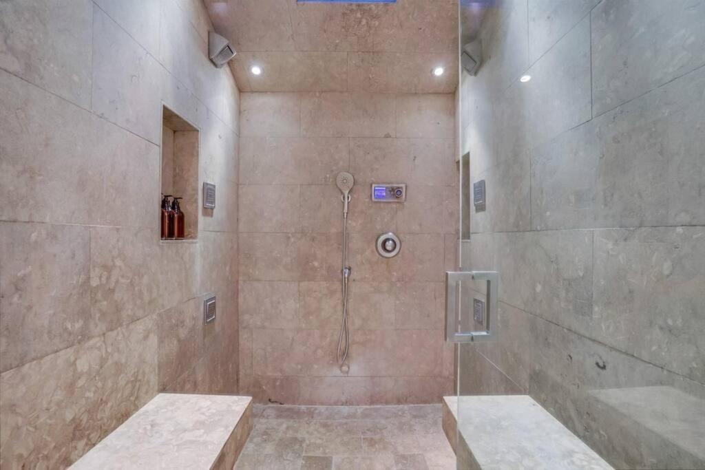 Hollywood Hills Retreat: Private Gym & Steam *